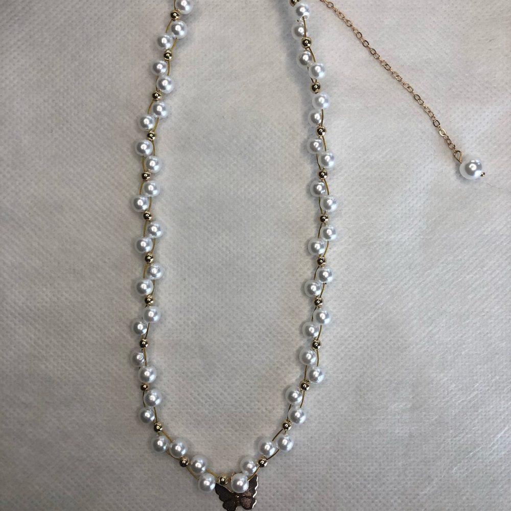 Butterfly necklace - Picture 2 of 2